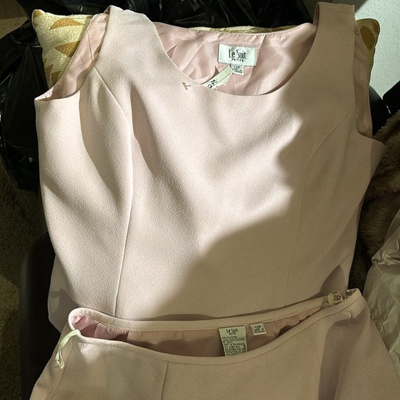 LE Suit - two piece skirt suit
S 12P - Picture 8 of 9